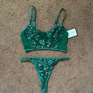 NWT Lingerie embroidery set 2 pieces of sexy Lingerie green lingerie set